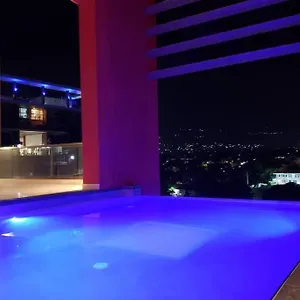 2b/r Parkhurst Paradise With Infinity Edge Rooftop Pool Apartment Kingston